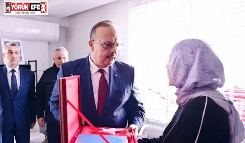 Vali Canbolat’tan şehit polis Koçyiğit’in ailesine taziye ziyareti