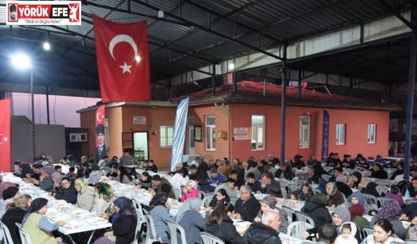 Başkan Erol ilk iftarını vatandaşlarla açtı