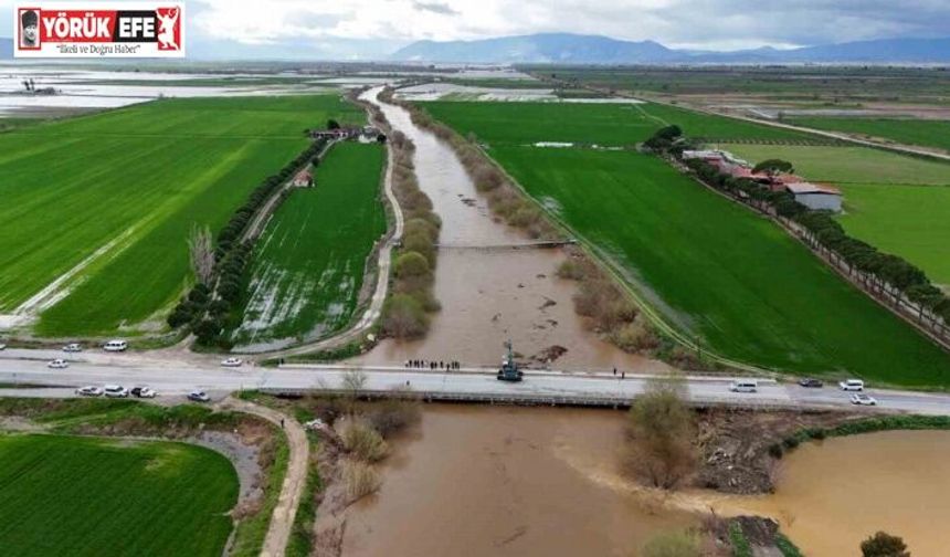 Büyük Menderes nehri, köprü seviyesine yükseldi