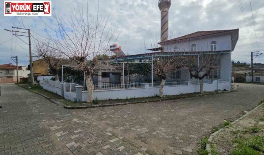 Camide tuvaleti kullandı, notla birlikte para bıraktı