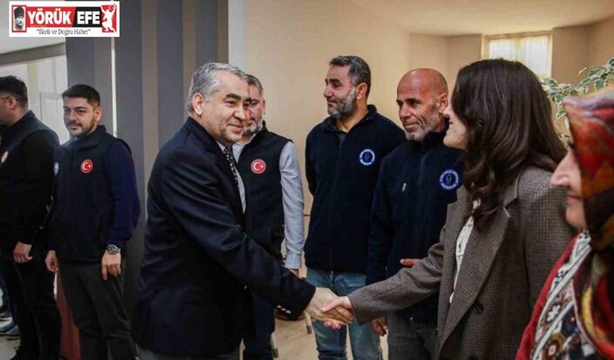 ADÜ İktisadi İşletme Müdürlüğü personeline Ramazan Ayı dolayısıyla alışveriş kartı verildi