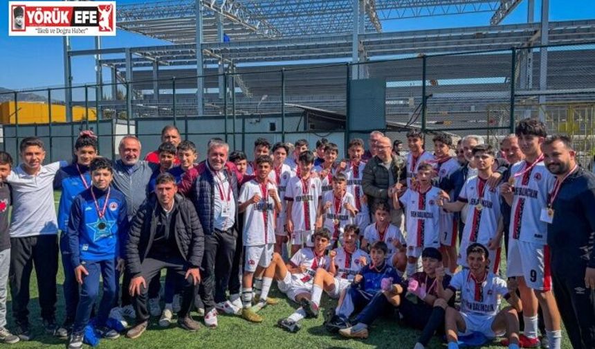 İncirliova Belediyespor U-15 takımı, şampiyonluğunu ilan etti