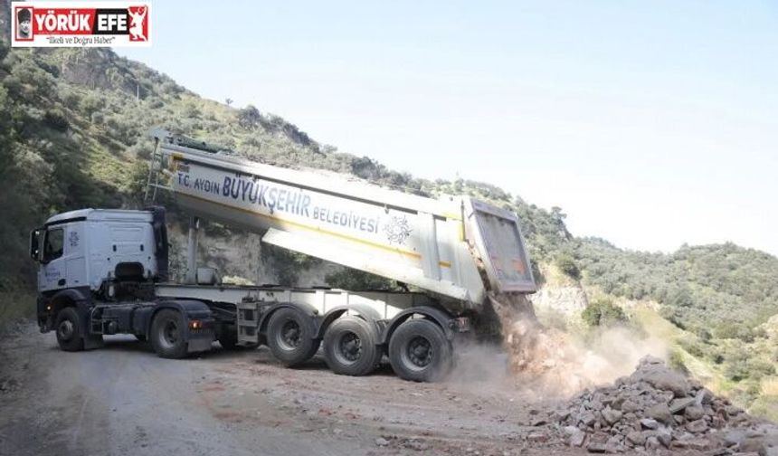 İncirliova’da çökme yaşanan yolda çalışmalar sürüyor