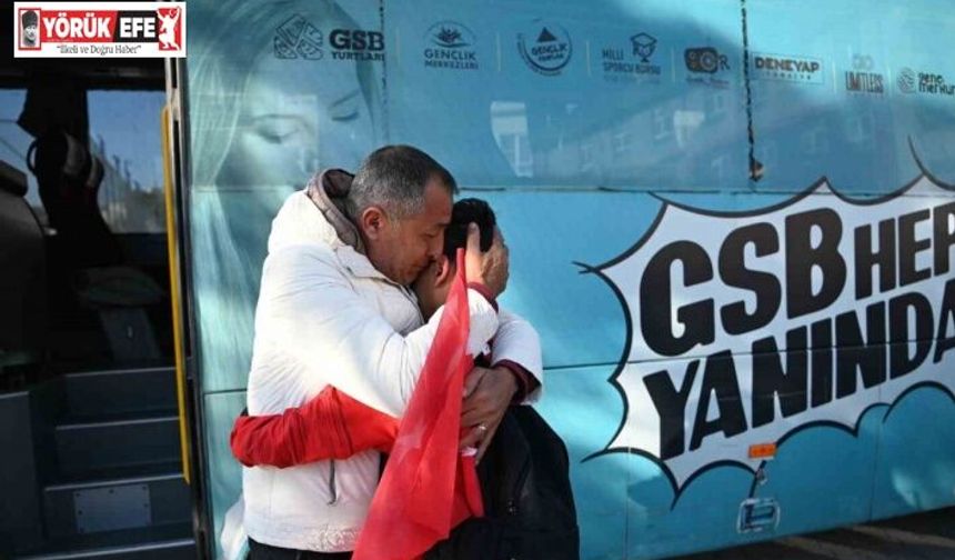 Katar’da mahsur kalan Türk sporcular memleketine döndü