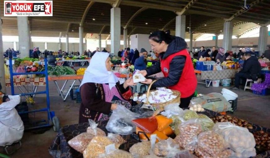 Kuyucak Belediyesi pazaryerinde kadınların gününü kutladı