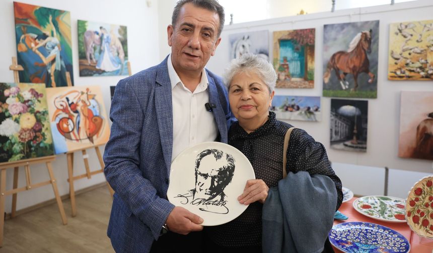 BAŞKAN ANIL YETİŞKİN EFELER’İN SANAT SERGİSİNİ AÇTI KADINLARIN ESERLERİ BÜYÜK BEĞENİ TOPLADI