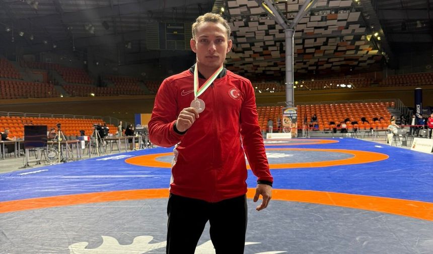 ADÜ'lü güreşçi uluslararası turnuvada gümüş madalya kazandı