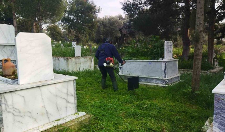 Aydın Büyükşehir'den mezarlıklarda Ramazan Bayramı öncesi temizlik çalışması
