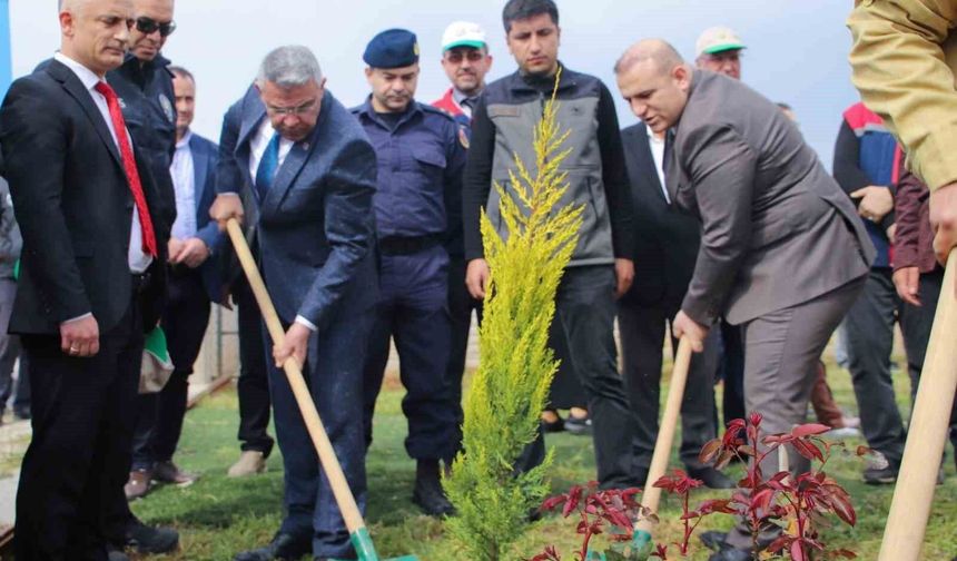 Köşk'te fidanlar toprakla buluştu