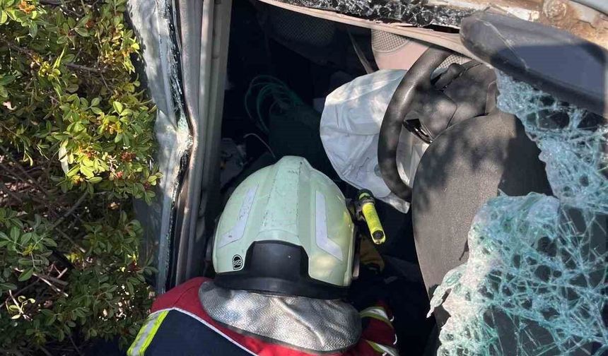 Kuşadası'nda araç şarampole yuvarlandı: 1 yaralı