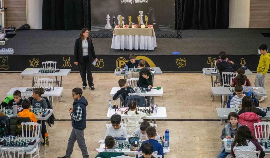 Kuşadası'nda satranç turnuvası heyecanı