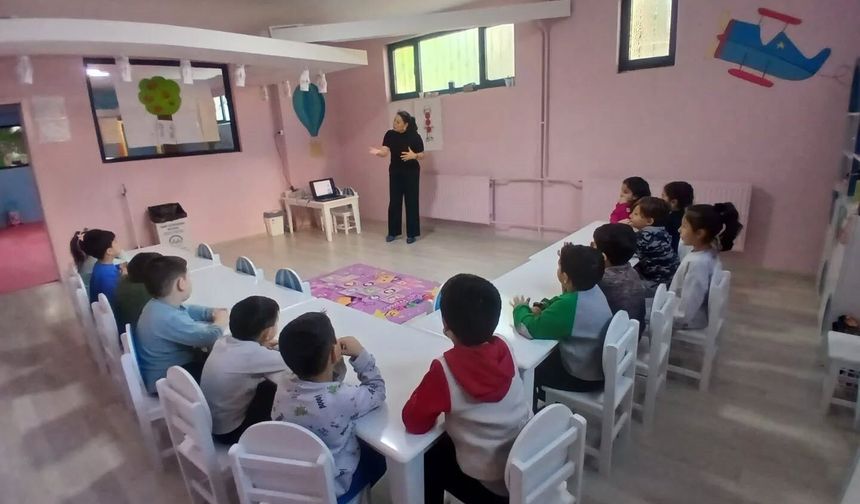 Sağlık personelinden minik öğrencilere hijyen eğitimi