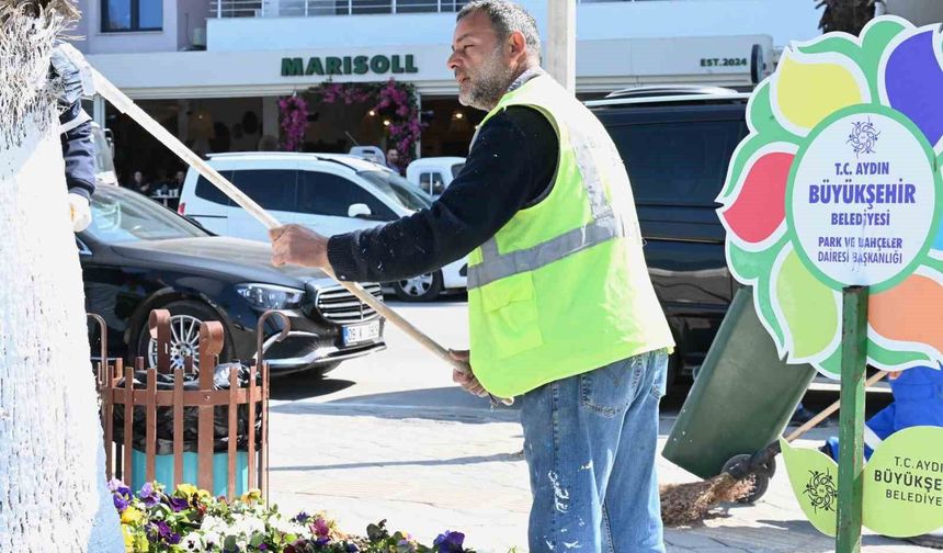 Turizm kenti Kuşadası, bayrama hazırlandı