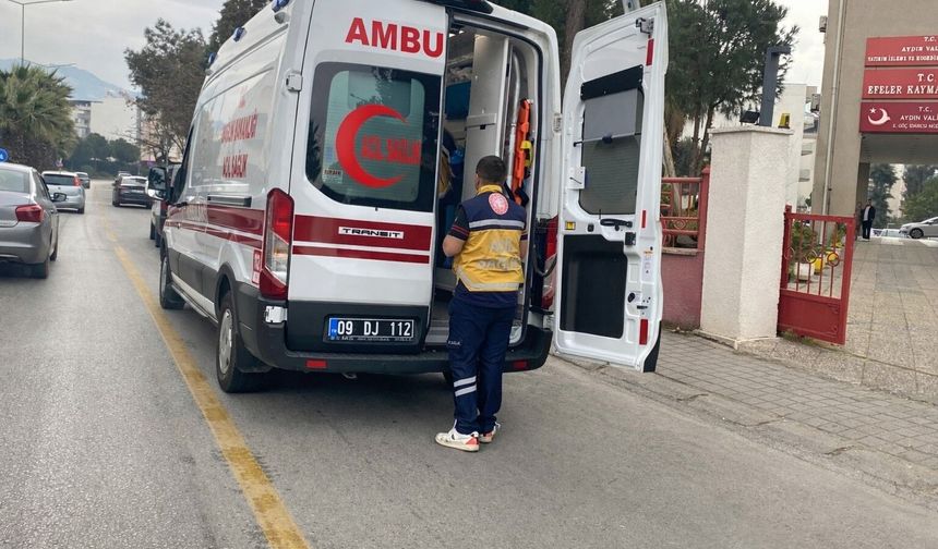 Yağmur nedeniyle ıslanan yolda kayan motosikletli yaralandı