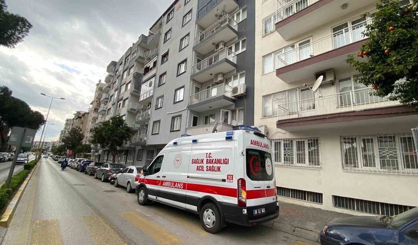 Yakınlarının haber alamadığı yaşlı kadın balkonda bulundu