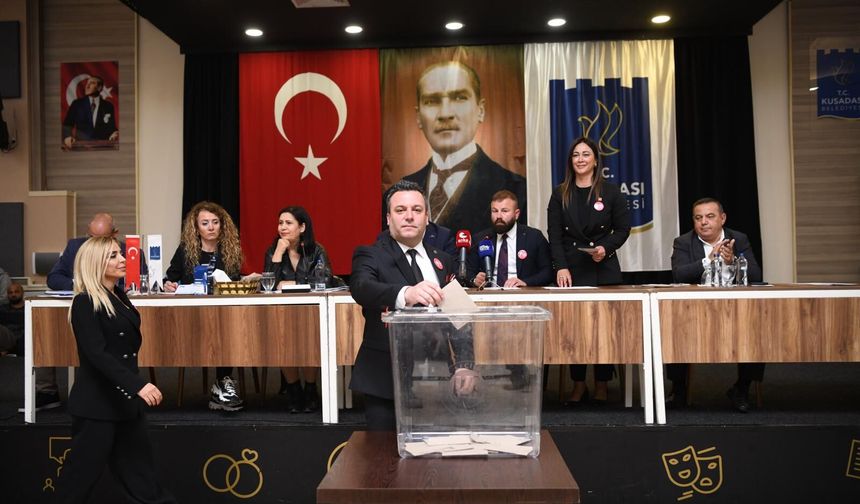 KUŞADASI BELEDİYESİ MECLİSİ’NDE OLAĞAN ÜSTÜ TOPLANTI, BAŞKAN VEKİLLİĞİNE TAHSİN DEMİRTAŞ SEÇİLDİ