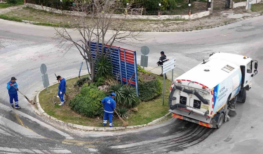 Aydın Büyükşehir Belediyesi Kuşadası'nda çalışmalarını sürdürüyor