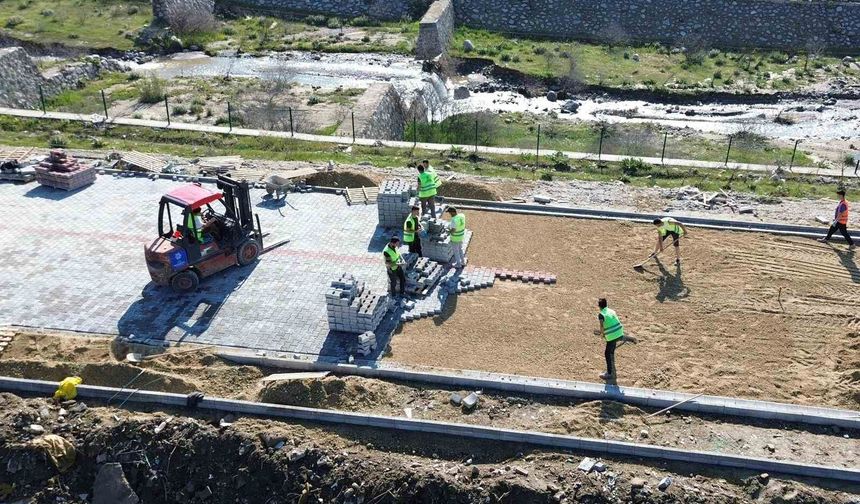 Aydın Büyükşehir'den Buharkent'te yol yapım çalışması