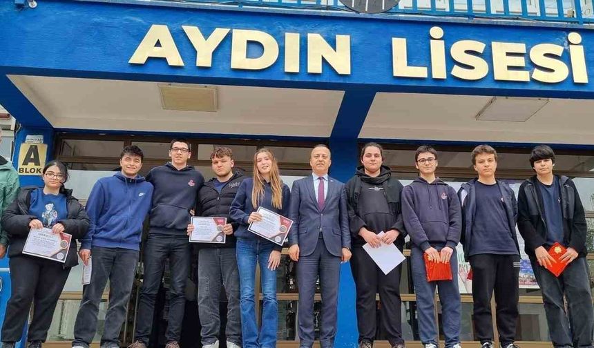 Aydın Lisesi öğrencileri başarılarıyla gururlandırdı