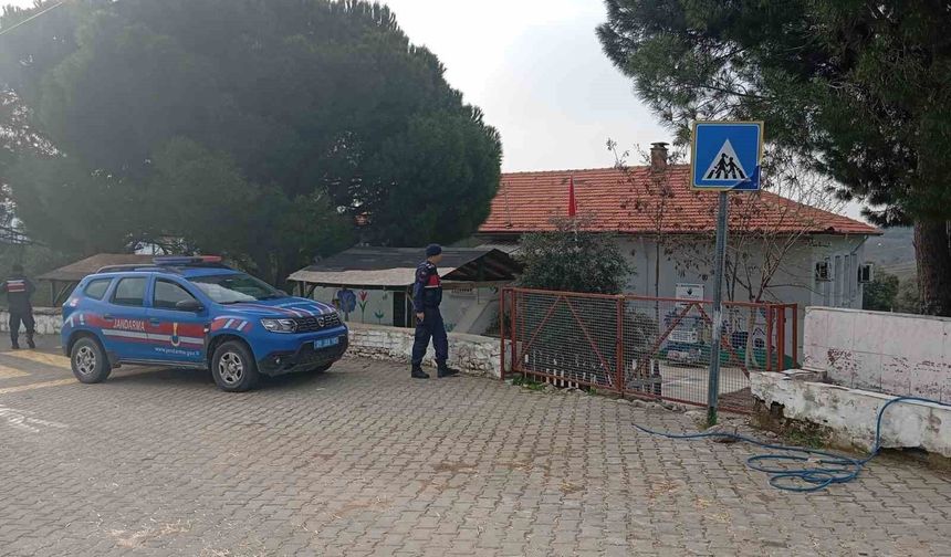 Aydın'da jandarma ekipleri okul önlerindeki güvenlik tedbirlerini arttırdı