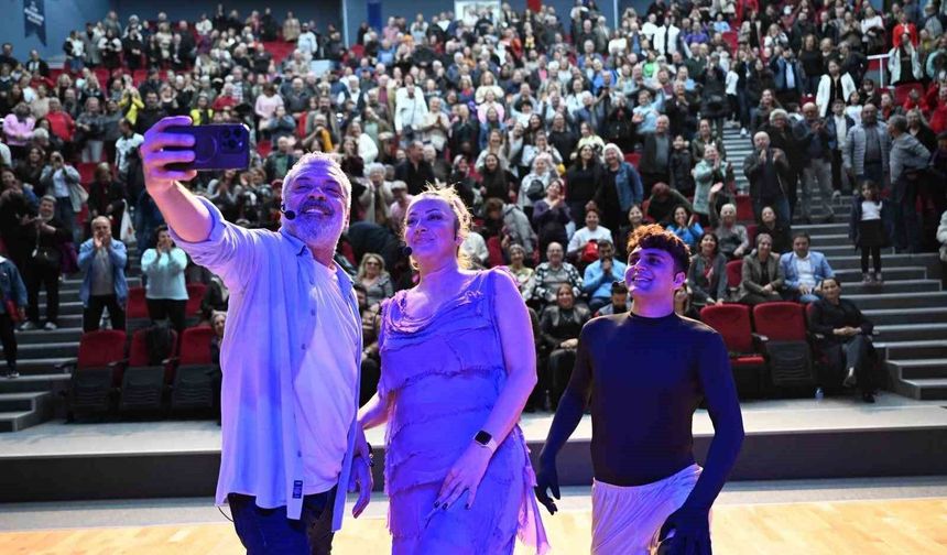 Başkan Çerçioğlu, Didim ve Nazilli'de vatandaşları tiyatro ile buluşturdu