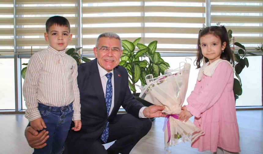 Başkan Güler, koltuğunu minik öğrencilere devretti