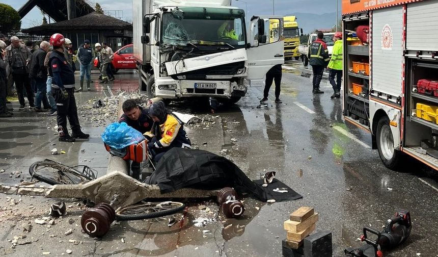 Beton direğin altında kalan bisikletli hayatını kaybetti