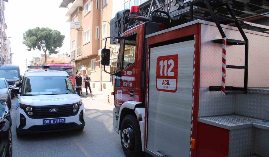 Çatıda yaktığı kablo ekipleri harekete geçirdi