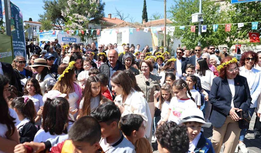Didim'de 2. Ege Lezzetleri Festivali zengin tatlarıyla başladı