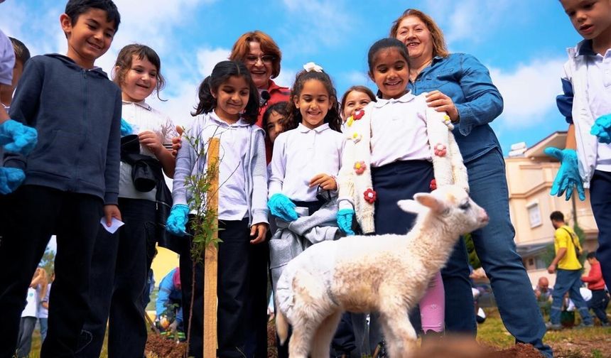 Didim'de fidanlar toprakla buluştu