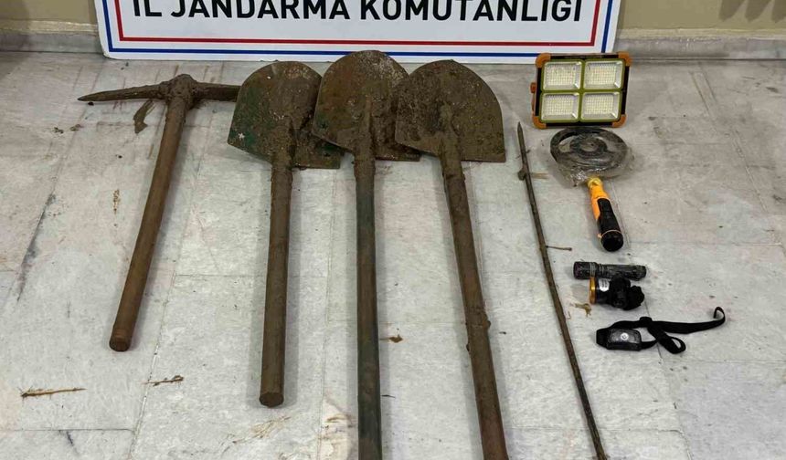 Efeler'de kaçak kazıya suçüstü