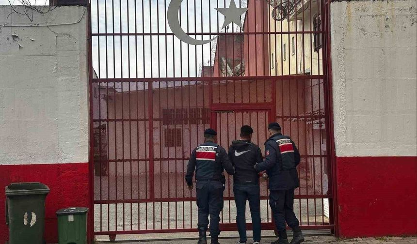 Germencik'te JASAT ekipleri aranan şahsa göz açtırmadı