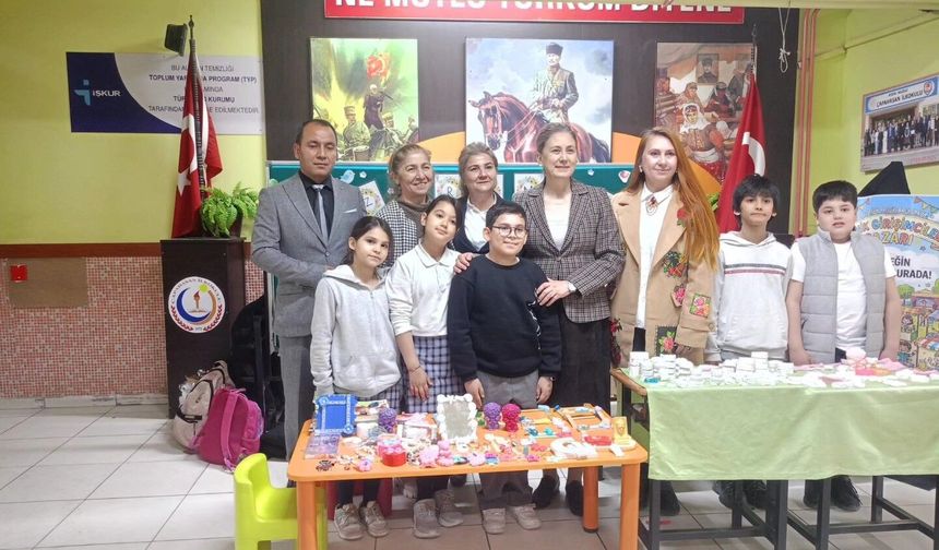 Kaymakam Kan, minik girişimcilerin heyecanına ortak oldu