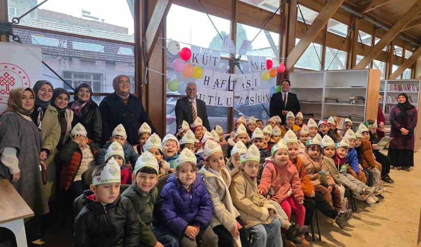 Kuran Kursu öğrencileri kütüphanede kitapla buluştu