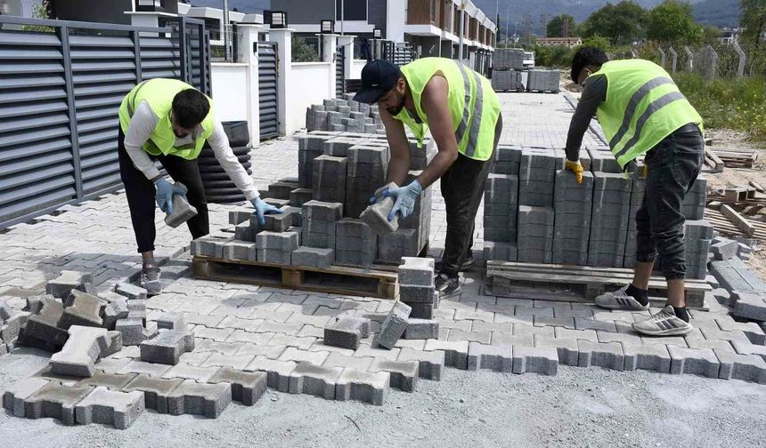 Kuşadası Belediyesi'nden Davutlar Mahallesi'ne kesintisiz hizmet