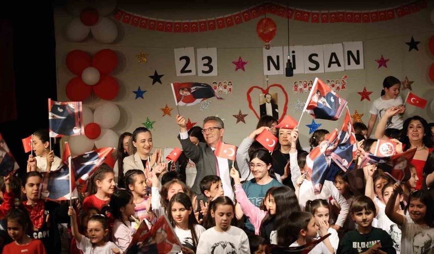 Nazilli'de sahne minik oyuncuların oldu