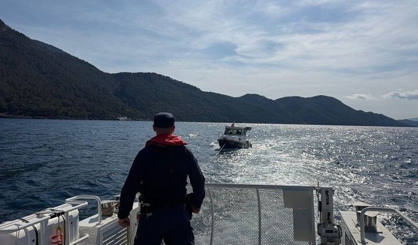 Sürüklenen teknedeki 2 kişi kurtarıldı