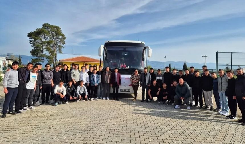 Yenipazarlı öğrenciler Çanakkale'ye uğurlandı