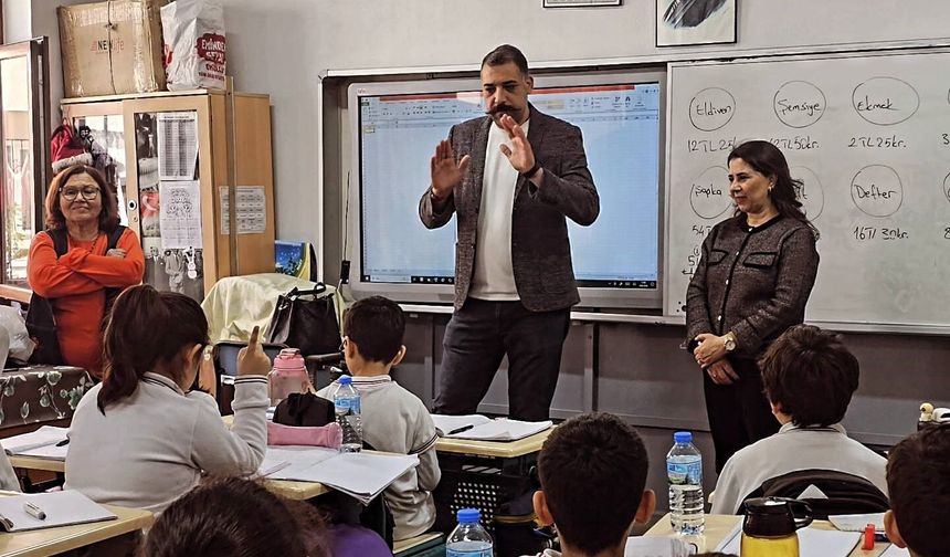 Muhtar Benli Tecrübelerini Gençlerle Paylaştı