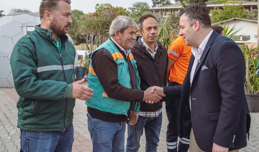 BAŞKAN VEKİLİ DEMİRTAŞ’TAN PARK VE BAHÇELER PERSONELİNE SABAH ZİYARETİ