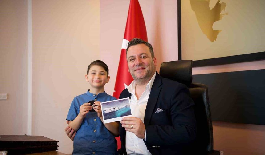 Antarktika'dan dönen en genç Türk, Kuşadası Belediyesi'nde ağırlandı