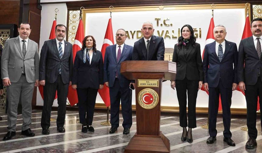 Bakan Ersoy'un ikinci durağı Aydın Valiliği oldu