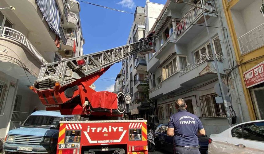 Dar merdivenden indirilemeyen hastanın imdadına itfaiye ekipleri yetişti