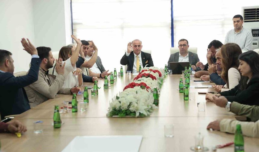 İncirliova'ya iki yeni çöp kamyonu