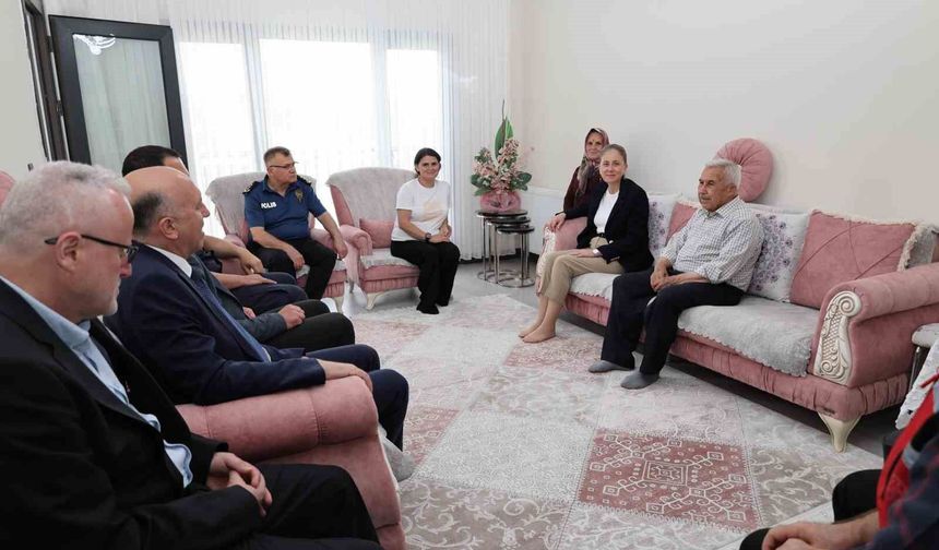 Kaymakam Küpeli şehit ailelerini unutmadı