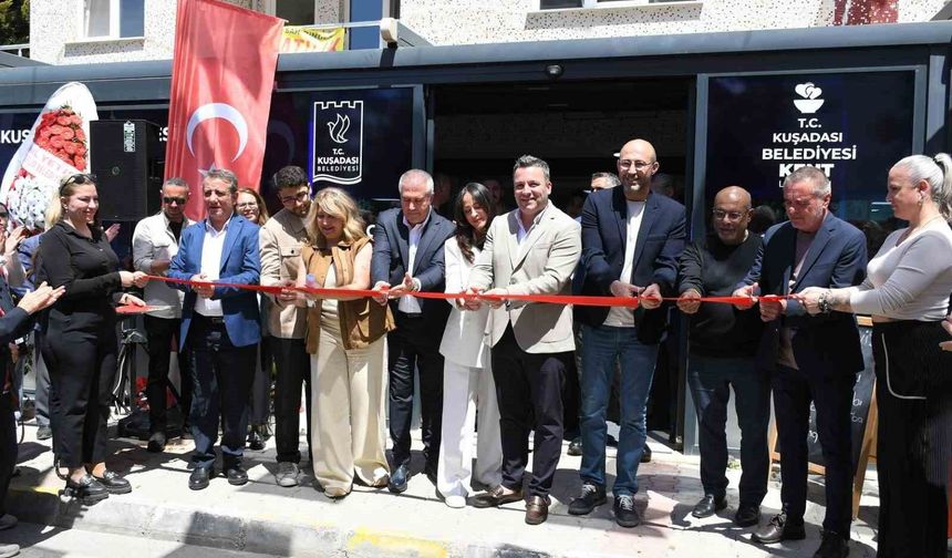 Kuşadası'nda Kent Lokantası hizmete açıldı