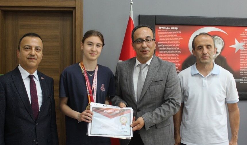 Makedonya'da altın madalya kazanan öğrenciden Türkiye şampiyonluğu