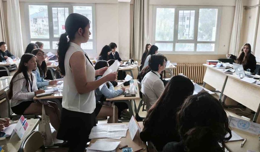 Nazilli Anadolu Lisesi'nden öğrencilerine uluslararası deneyim