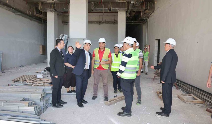 Rektör Kent, Diş Hekimliği Fakültesi hastahane binası inşaatında incelemelerde bulundu