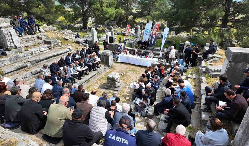 Söke'de tarihin kalbi Priene'de meclis toplantısı yapıldı